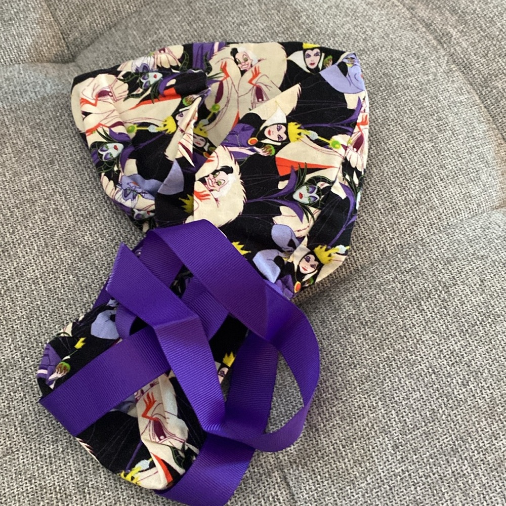 Disney Villians ponytail scrub cap with Malificent badge reel - Picture 4 of 4